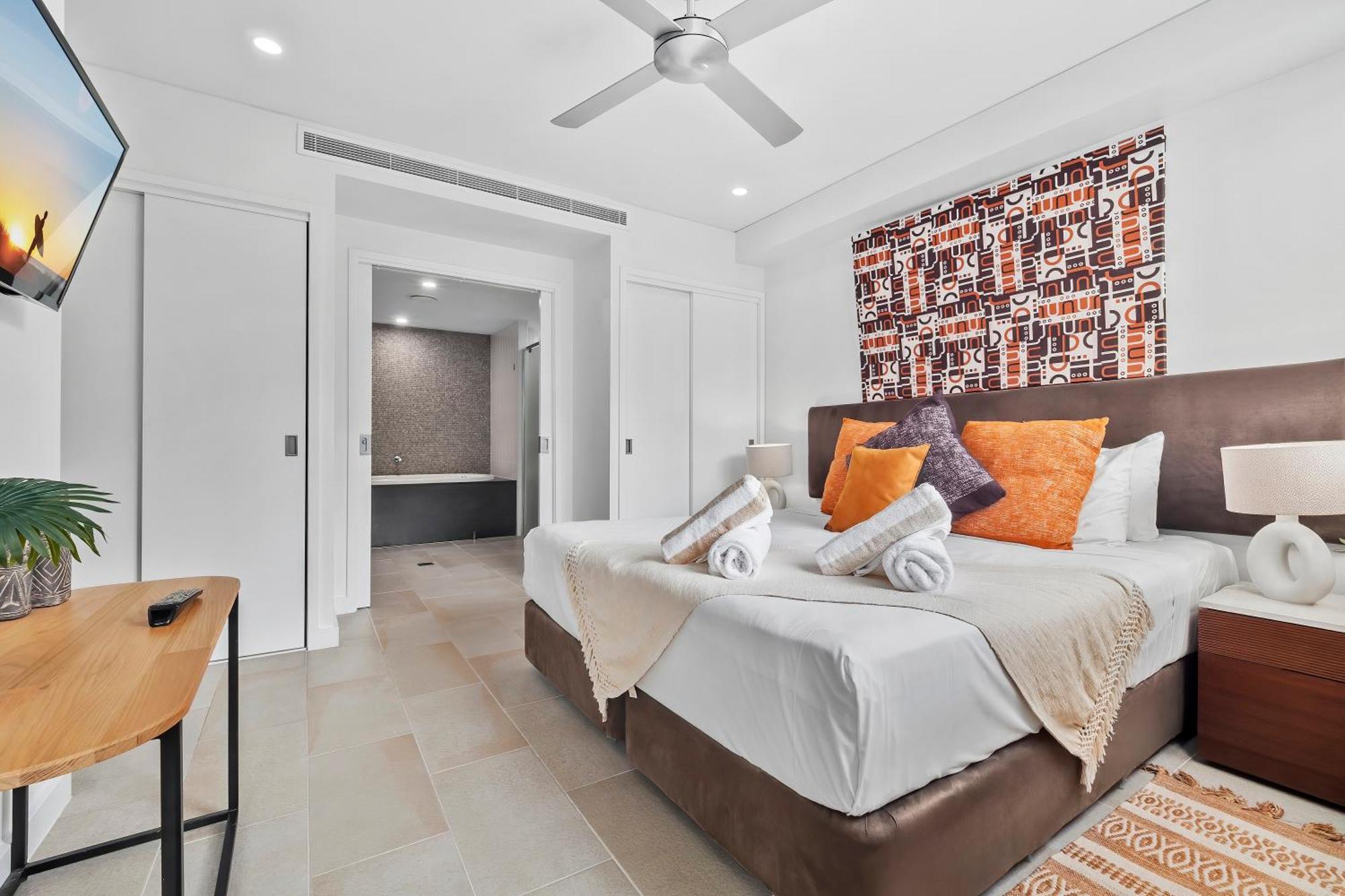 Private Apartments In The Temple Beachfront Resort Palm Cove Room photo